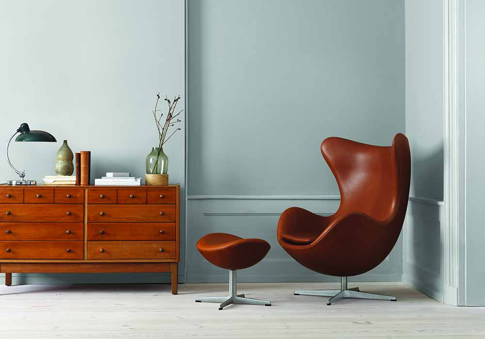 Der Egg-Chair: Der Designklassiker von Fritz Hansen. Hier in einer congnacfarbenene Leder-Ausführung.